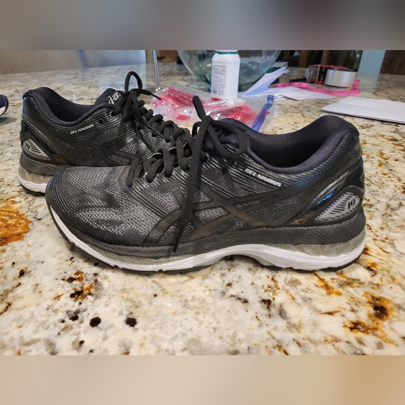Worn Once ASICS Black Gel Nimbus Sneaker Shoes 8 - Picture 1 of 7